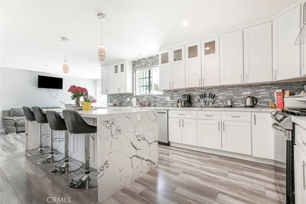 11024 Peoria Street, Sun Valley, California 91352 home-pic-13